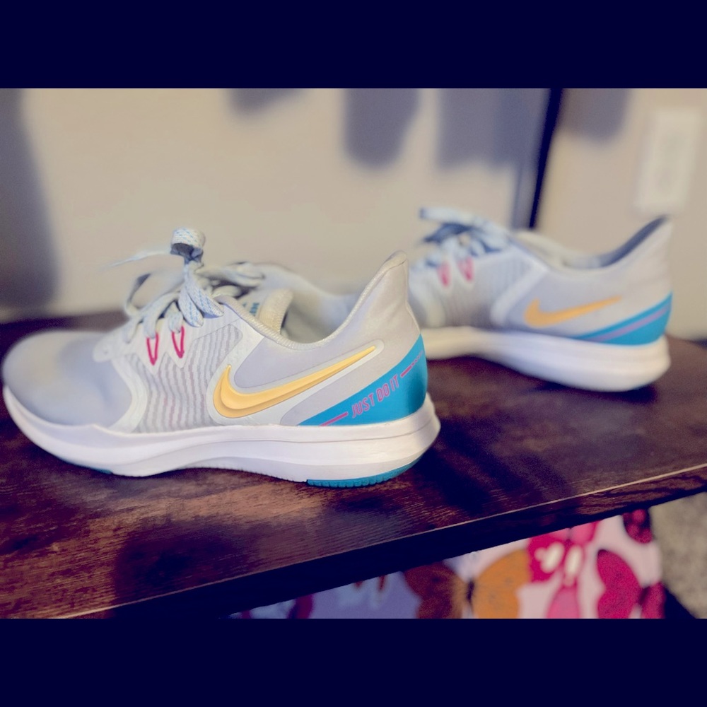 NIKE — Spring Sneaker 🌸 - Picture 4 of 9